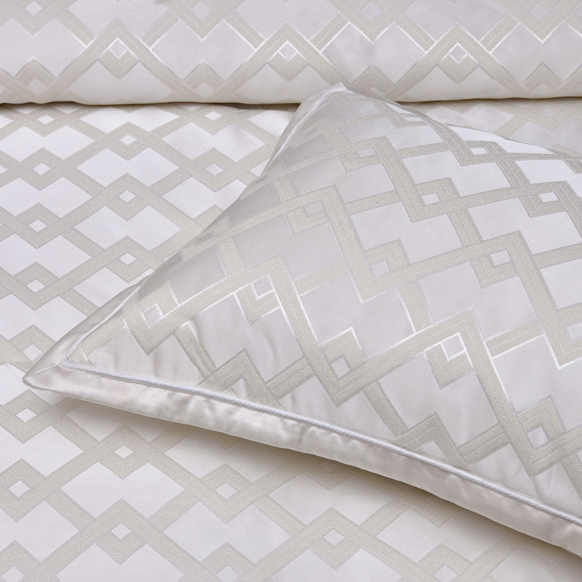 Bianca Firenze Pearl 6 Pcs Jacquard Geometric Comforter Set Super King