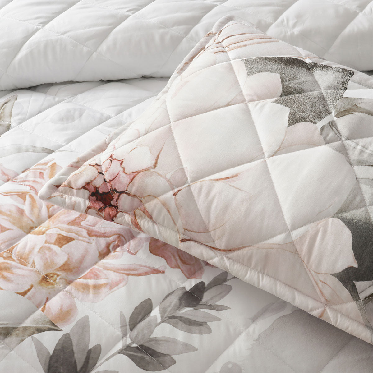 Bianca Giselle White Polyester Printed Floral Coverlet Set Queen/King